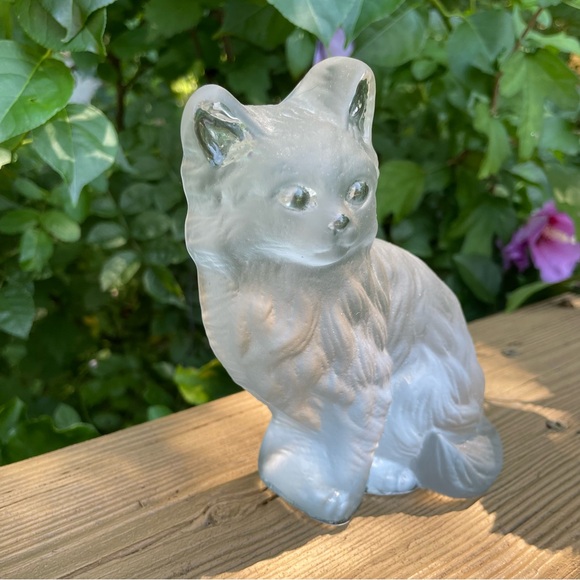 SOLD Viking Glass Frosted Cat Figurine 5 in Art Glass Original Sticker Bookend - Picture 3 of 10